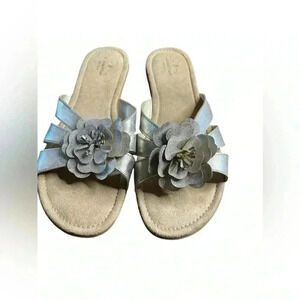 St. John's Bay Size 10 M gold silver flower Slide Synthetic Women Sandal Shoes